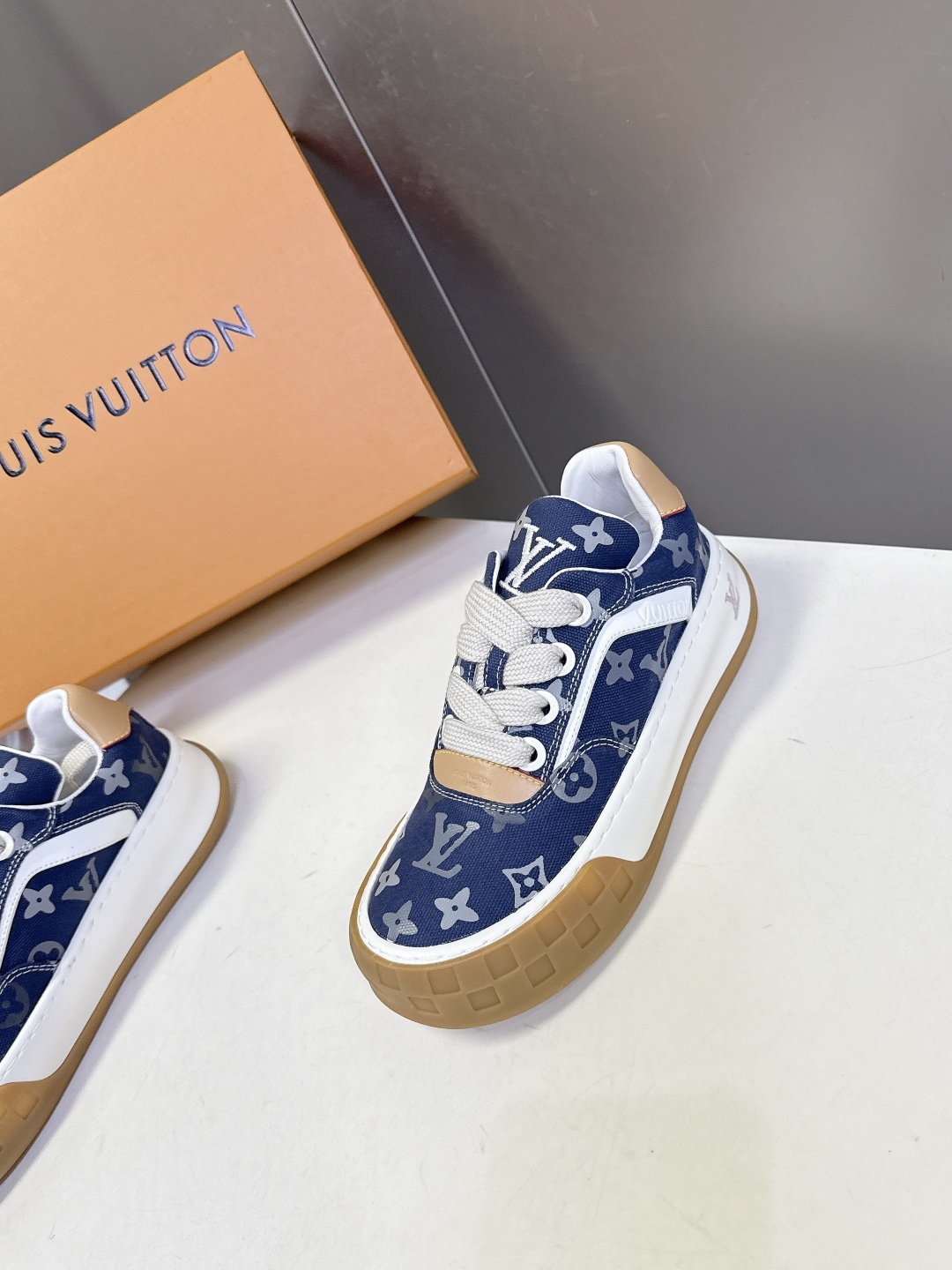 Louis Vuitton 路易威登最新情侣款 饼干鞋休闲鞋    超多明星时尚博主种草 原版购入开发 