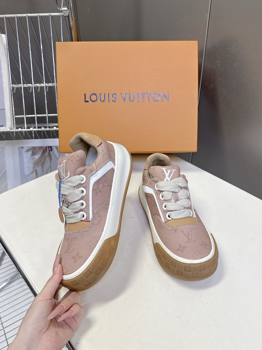 Louis Vuitton 路易威登最新情侣款 饼干鞋休闲鞋    超多明星时尚博主种草 原版购入开发 