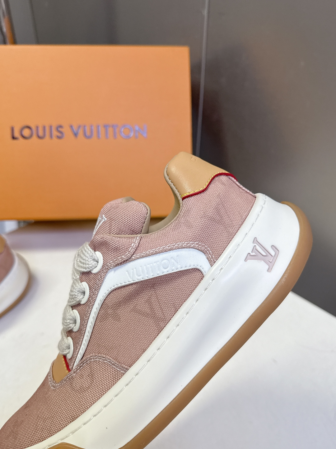 Louis Vuitton 路易威登最新情侣款 饼干鞋休闲鞋    超多明星时尚博主种草 原版购入开发 