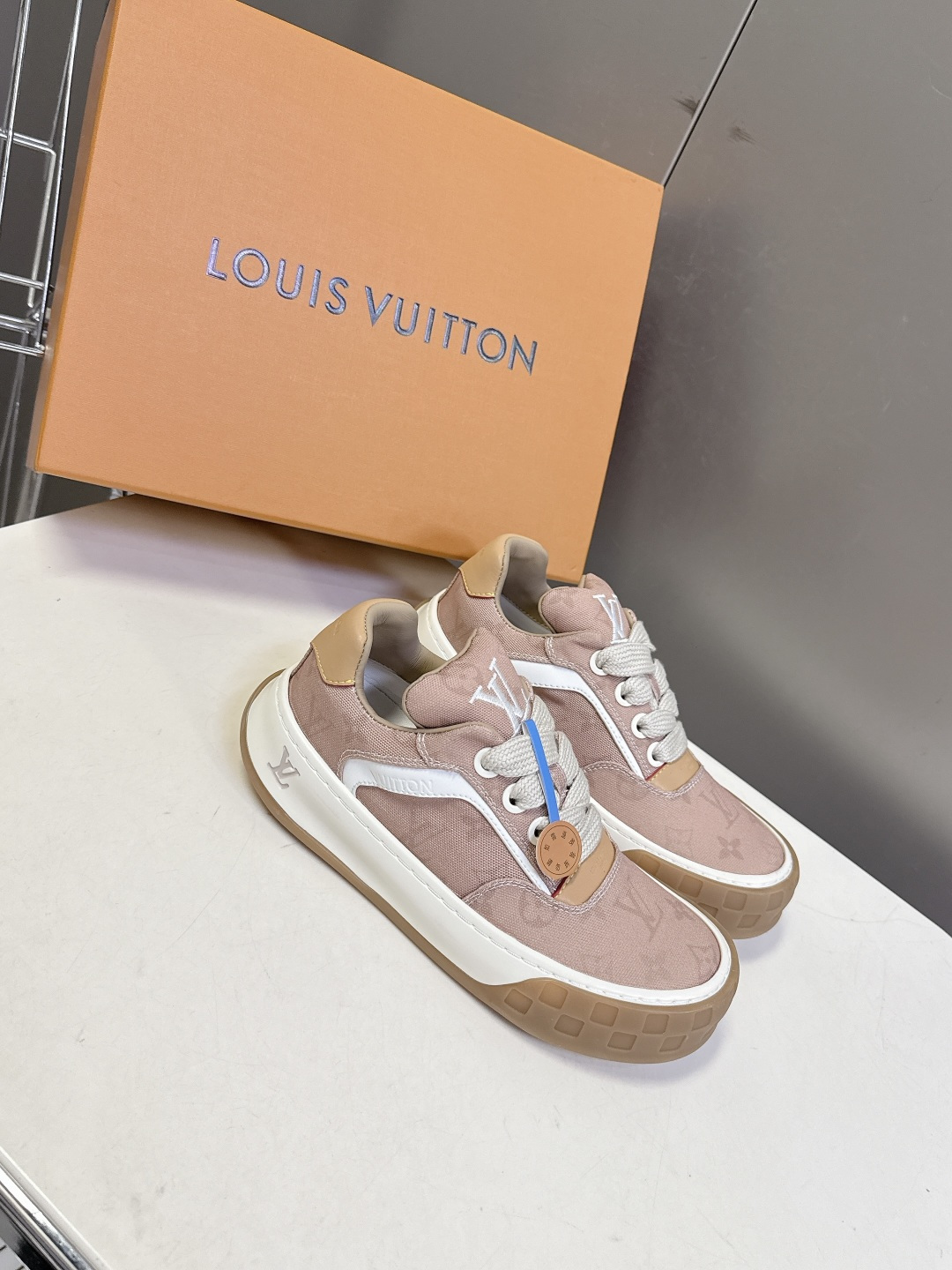 Louis Vuitton 路易威登最新情侣款 饼干鞋休闲鞋    超多明星时尚博主种草 原版购入开发 