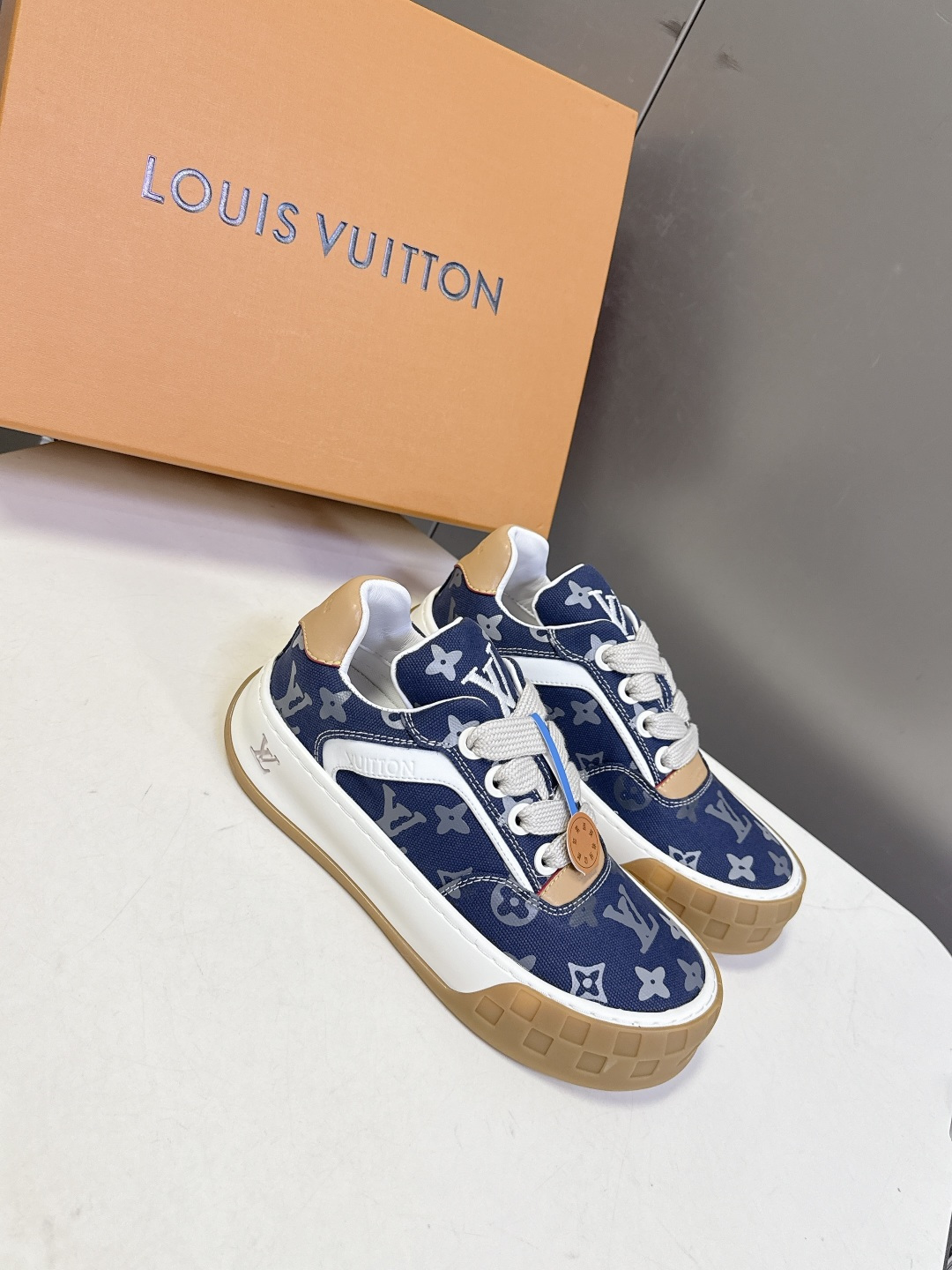 Louis Vuitton 路易威登最新情侣款 饼干鞋休闲鞋    超多明星时尚博主种草 原版购入开发 