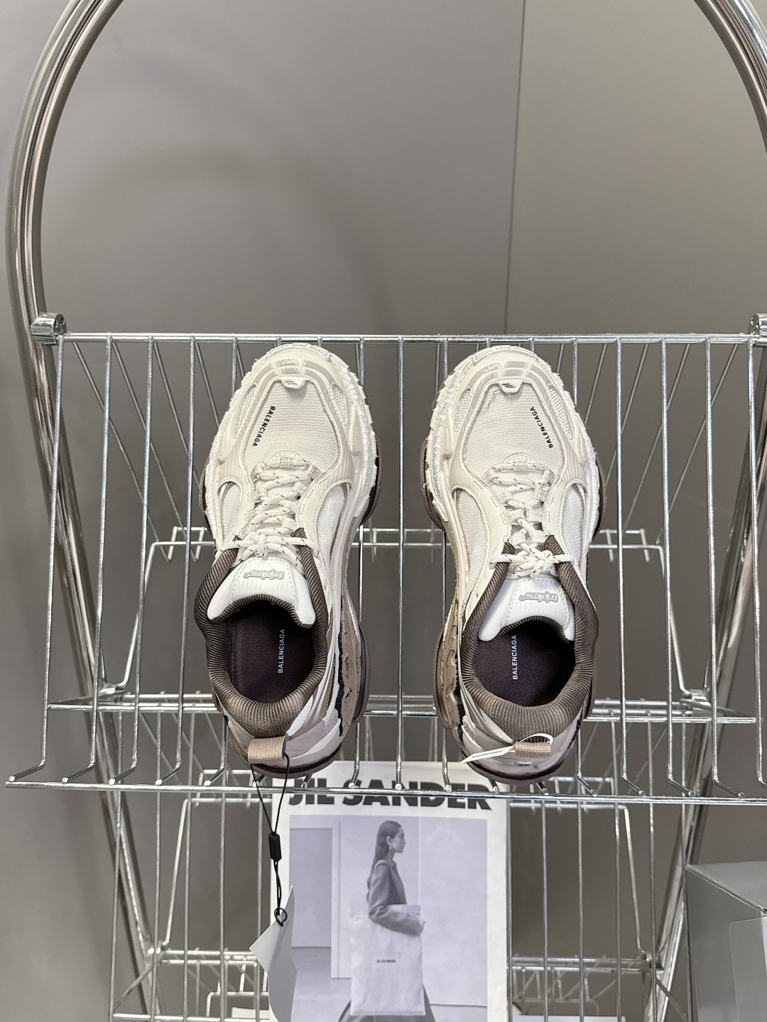 巴黎世家Balenciaga春夏最新情侣款Triple S.2 老爹鞋超多明星网红种草 鞋身由68个独立