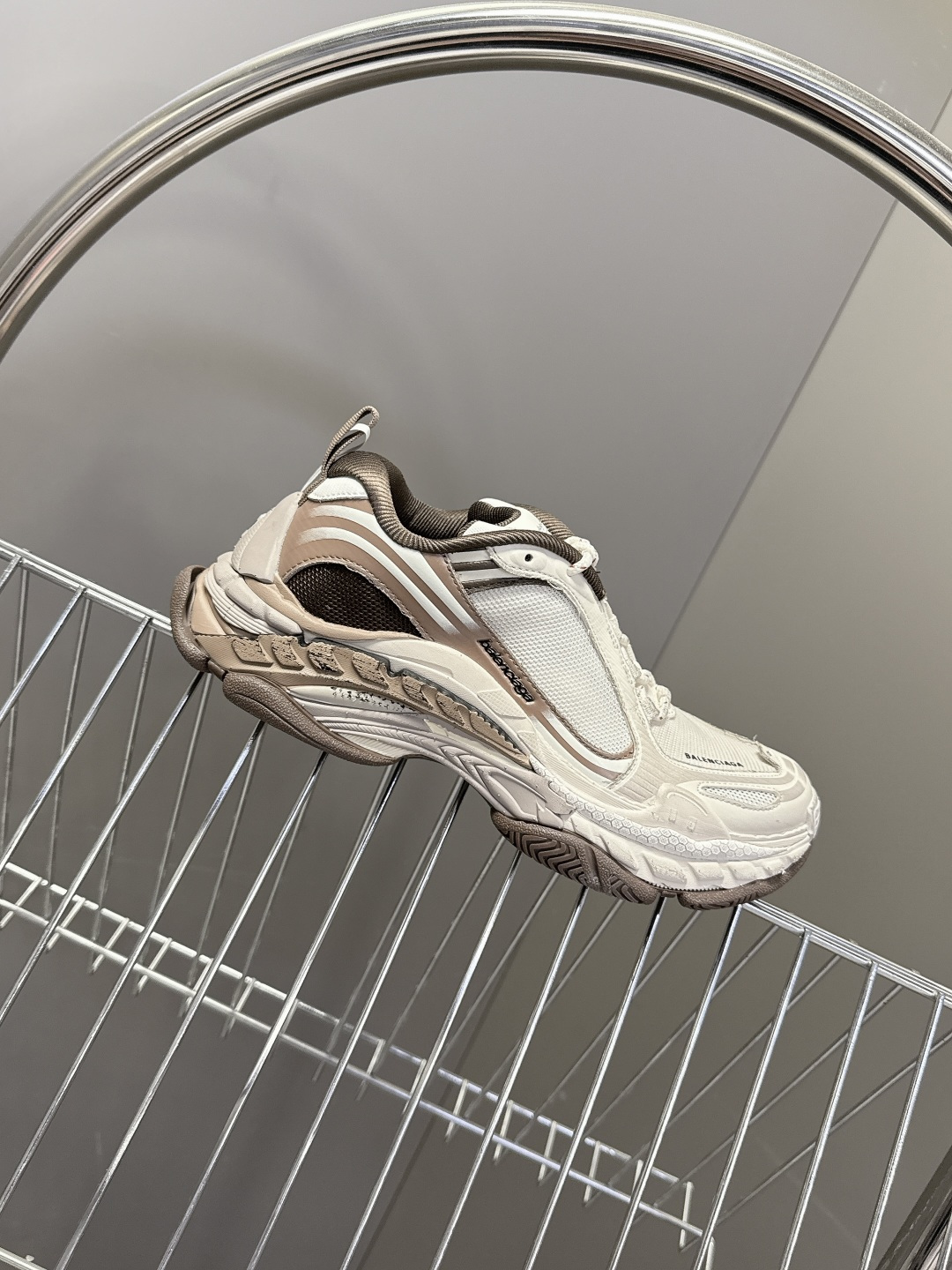 巴黎世家Balenciaga春夏最新情侣款Triple S.2 老爹鞋超多明星网红种草 鞋身由68个独立