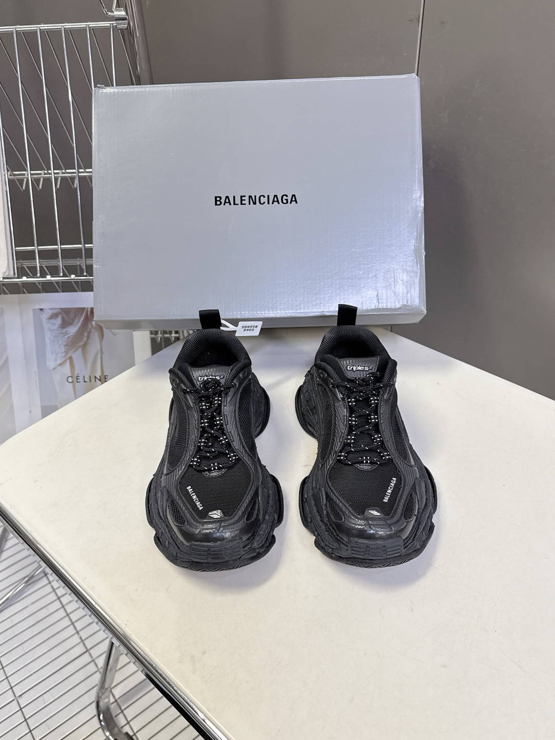 巴黎世家Balenciaga春夏最新情侣款Triple S.2 老爹鞋超多明星网红种草 鞋身由68个独立