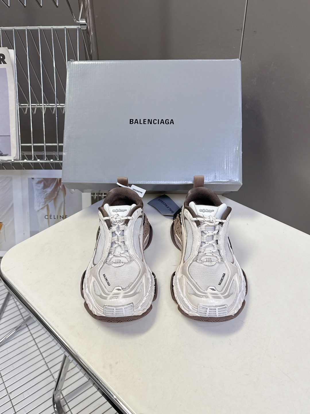 巴黎世家Balenciaga春夏最新情侣款Triple S.2 老爹鞋超多明星网红种草 鞋身由68个独立