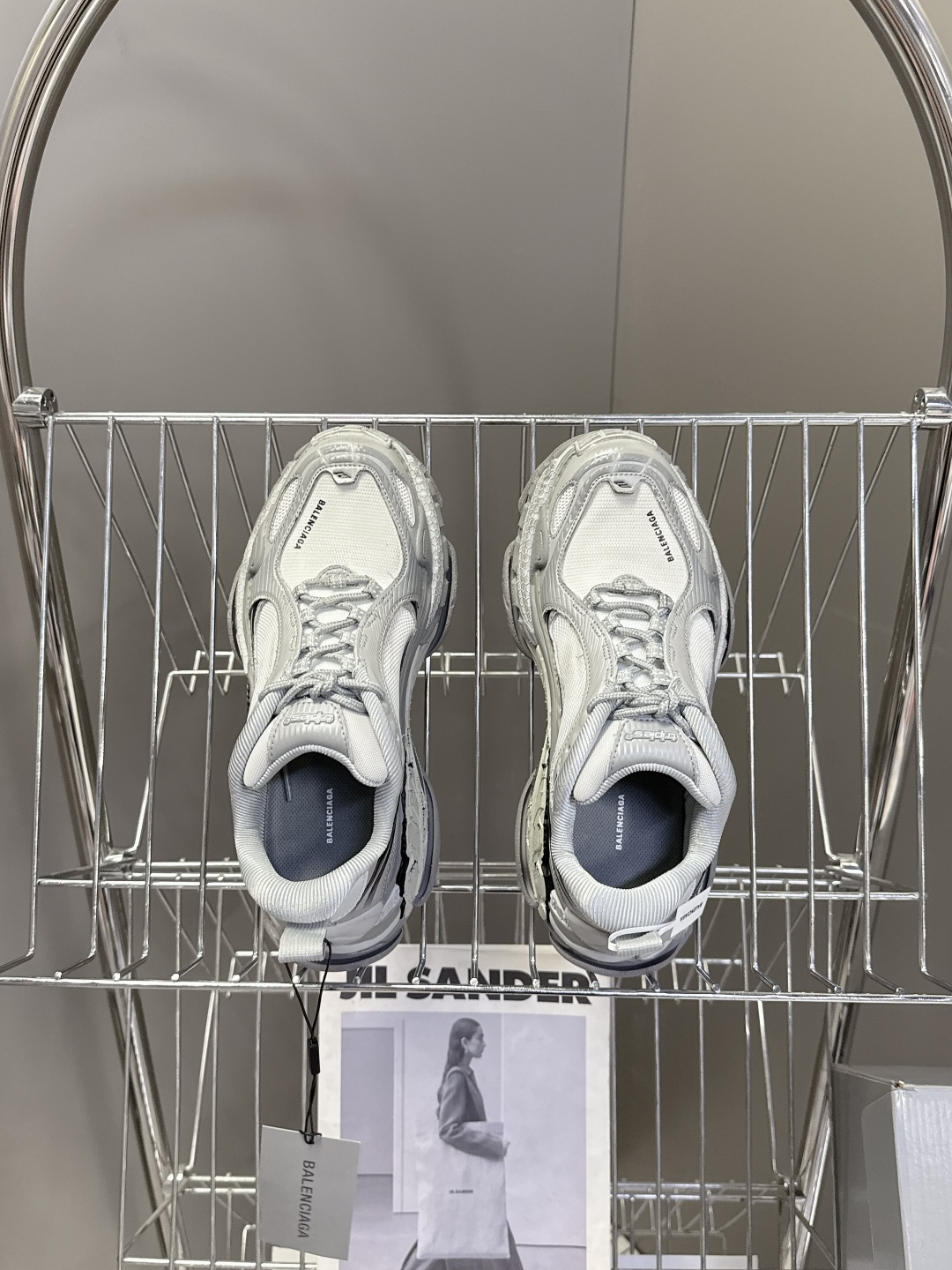 巴黎世家Balenciaga春夏最新情侣款Triple S.2 老爹鞋超多明星网红种草 鞋身由68个独立