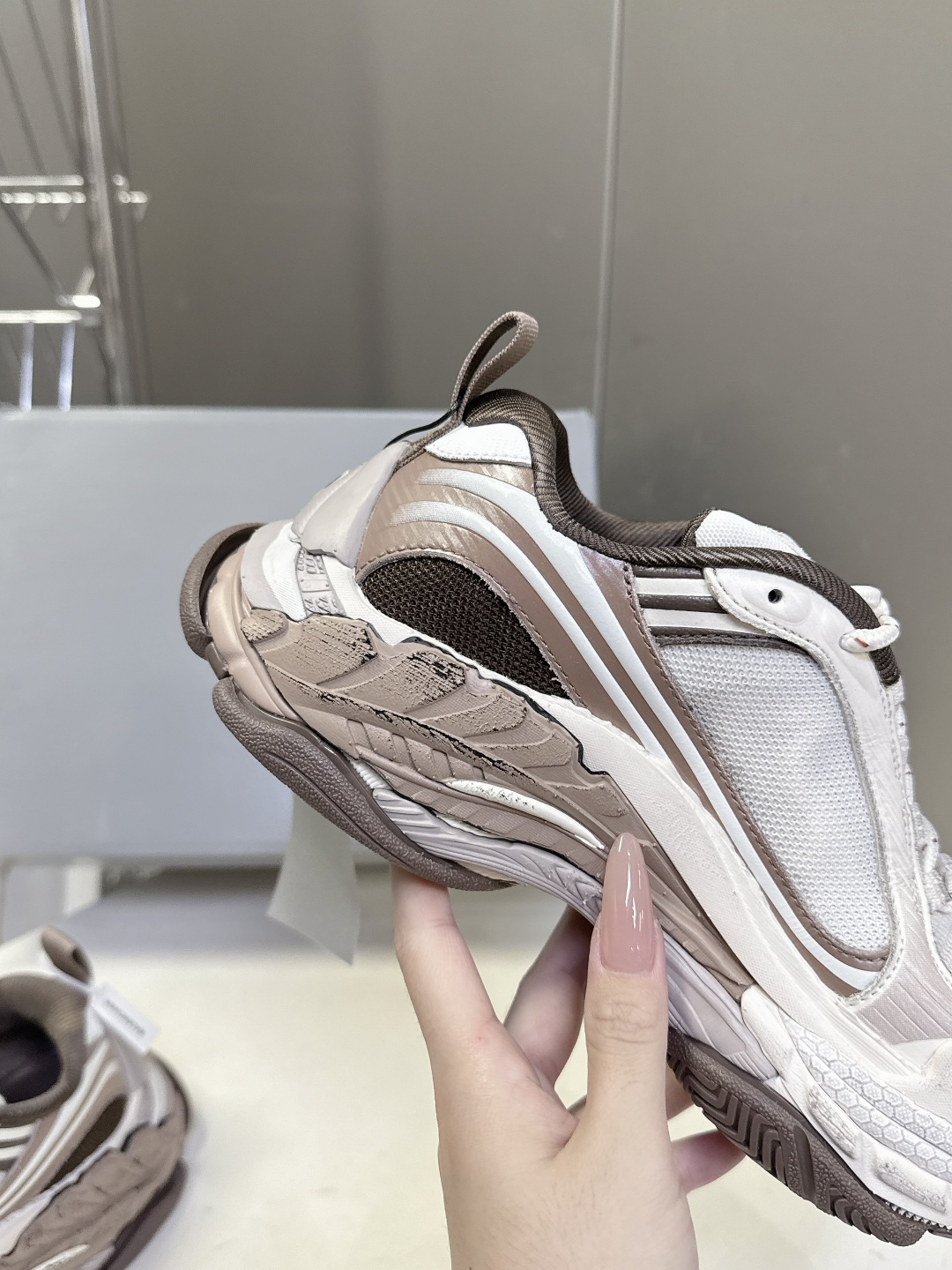 巴黎世家Balenciaga春夏最新情侣款Triple S.2 老爹鞋超多明星网红种草 鞋身由68个独立