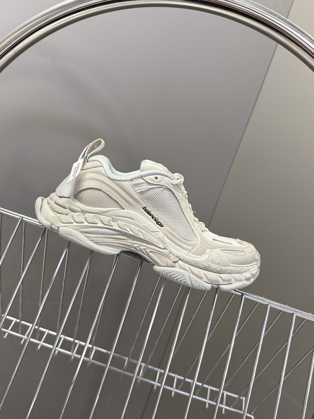 巴黎世家Balenciaga春夏最新情侣款Triple S.2 老爹鞋超多明星网红种草 鞋身由68个独立