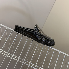 Saint Laurent圣罗兰经典乐福半拖小皮鞋、超级超级无敌火爆的一个款这款我们家每个版面的五金扣都 Saint Laurent圣罗兰经典乐福半拖小皮鞋、超级超级无敌火爆的一个款这款我们家每个版面的五金扣都
