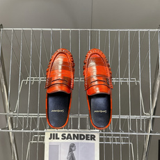Saint Laurent圣罗兰经典乐福半拖小皮鞋、超级超级无敌火爆的一个款这款我们家每个版面的五金扣都 Saint Laurent圣罗兰经典乐福半拖小皮鞋、超级超级无敌火爆的一个款这款我们家每个版面的五金扣都