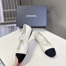 香奈儿Chanel经典玛丽珍平底芭蕾鞋超多明星网红种草 鞋头经典品牌logo双C压纹 和鞋面混种羊皮形成 香奈儿Chanel经典玛丽珍平底芭蕾鞋超多明星网红种草 鞋头经典品牌logo双C压纹 和鞋面混种羊皮形成
