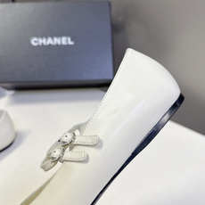 香奈儿Chanel经典玛丽珍平底芭蕾鞋超多明星网红种草 鞋头经典品牌logo双C压纹 和鞋面混种羊皮形成 香奈儿Chanel经典玛丽珍平底芭蕾鞋超多明星网红种草 鞋头经典品牌logo双C压纹 和鞋面混种羊皮形成