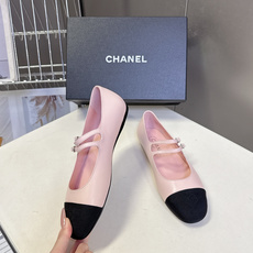 香奈儿Chanel经典玛丽珍平底芭蕾鞋超多明星网红种草 鞋头经典品牌logo双C压纹 和鞋面混种羊皮形成 香奈儿Chanel经典玛丽珍平底芭蕾鞋超多明星网红种草 鞋头经典品牌logo双C压纹 和鞋面混种羊皮形成