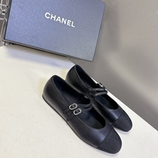 香奈儿Chanel经典玛丽珍平底芭蕾鞋超多明星网红种草 鞋头经典品牌logo双C压纹 和鞋面混种羊皮形成 香奈儿Chanel经典玛丽珍平底芭蕾鞋超多明星网红种草 鞋头经典品牌logo双C压纹 和鞋面混种羊皮形成