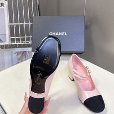 香奈儿Chanel经典玛丽珍粗跟单鞋超多明星网红种草 延续了香奈儿经典的设计 鞋头品牌logo双C压纹辨 香奈儿Chanel经典玛丽珍粗跟单鞋超多明星网红种草 延续了香奈儿经典的设计 鞋头品牌logo双C压纹辨