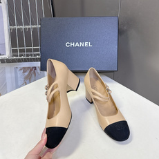 香奈儿Chanel经典玛丽珍粗跟单鞋超多明星网红种草 延续了香奈儿经典的设计 鞋头品牌logo双C压纹辨 香奈儿Chanel经典玛丽珍粗跟单鞋超多明星网红种草 延续了香奈儿经典的设计 鞋头品牌logo双C压纹辨