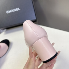 香奈儿Chanel经典玛丽珍粗跟单鞋超多明星网红种草 延续了香奈儿经典的设计 鞋头品牌logo双C压纹辨 香奈儿Chanel经典玛丽珍粗跟单鞋超多明星网红种草 延续了香奈儿经典的设计 鞋头品牌logo双C压纹辨