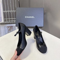 香奈儿Chanel经典玛丽珍粗跟单鞋超多明星网红种草 延续了香奈儿经典的设计 鞋头品牌logo双C压纹辨 香奈儿Chanel经典玛丽珍粗跟单鞋超多明星网红种草 延续了香奈儿经典的设计 鞋头品牌logo双C压纹辨