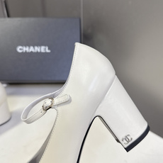 香奈儿Chanel经典玛丽珍粗跟单鞋超多明星网红种草 延续了香奈儿经典的设计 鞋头品牌logo双C压纹辨 香奈儿Chanel经典玛丽珍粗跟单鞋超多明星网红种草 延续了香奈儿经典的设计 鞋头品牌logo双C压纹辨