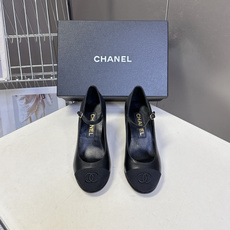 香奈儿Chanel经典玛丽珍粗跟单鞋超多明星网红种草 延续了香奈儿经典的设计 鞋头品牌logo双C压纹辨 香奈儿Chanel经典玛丽珍粗跟单鞋超多明星网红种草 延续了香奈儿经典的设计 鞋头品牌logo双C压纹辨