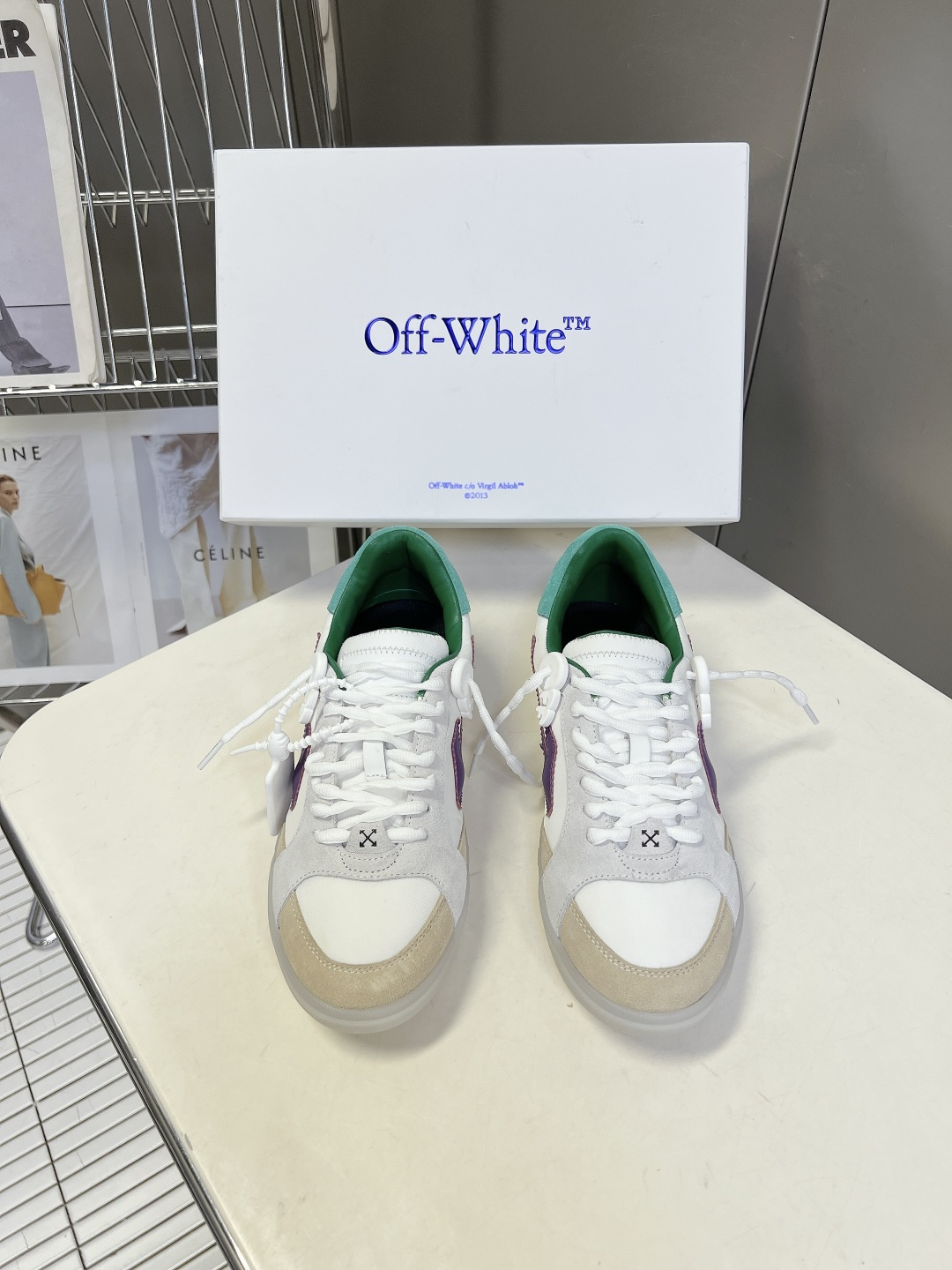 Off-White春夏最新情侣款休闲鞋 德训鞋超多明星网红种草 复古德训鞋型 麂皮+帆布拼接鞋面搭配生胶