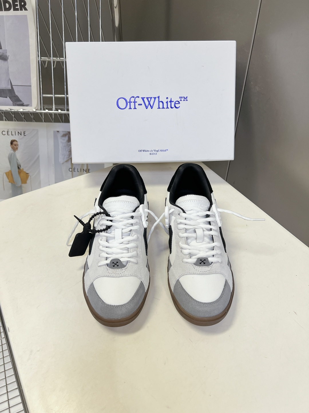 Off-White春夏最新情侣款休闲鞋 德训鞋超多明星网红种草 复古德训鞋型 麂皮+帆布拼接鞋面搭配生胶