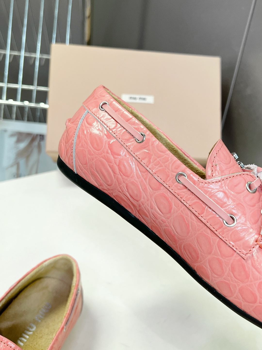 MiuMiu缪缪2026春夏最新款 豆豆鞋 MiuMiu缪缪2026春夏最新款 豆豆鞋