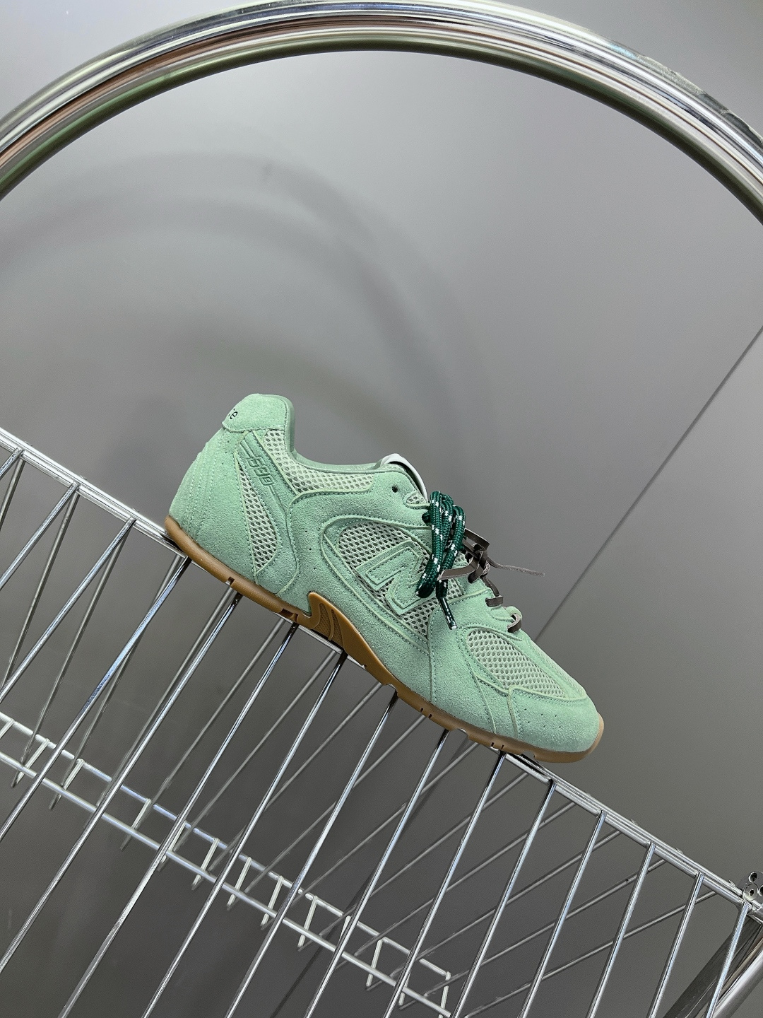 Miu Miu✖️New Balance 联名系列运动鞋、各大品牌都热衷于跨界联名、缪缪这次联名诚意满满
