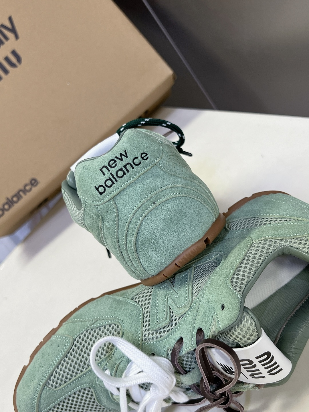 Miu Miu✖️New Balance 联名系列运动鞋、各大品牌都热衷于跨界联名、缪缪这次联名诚意满满