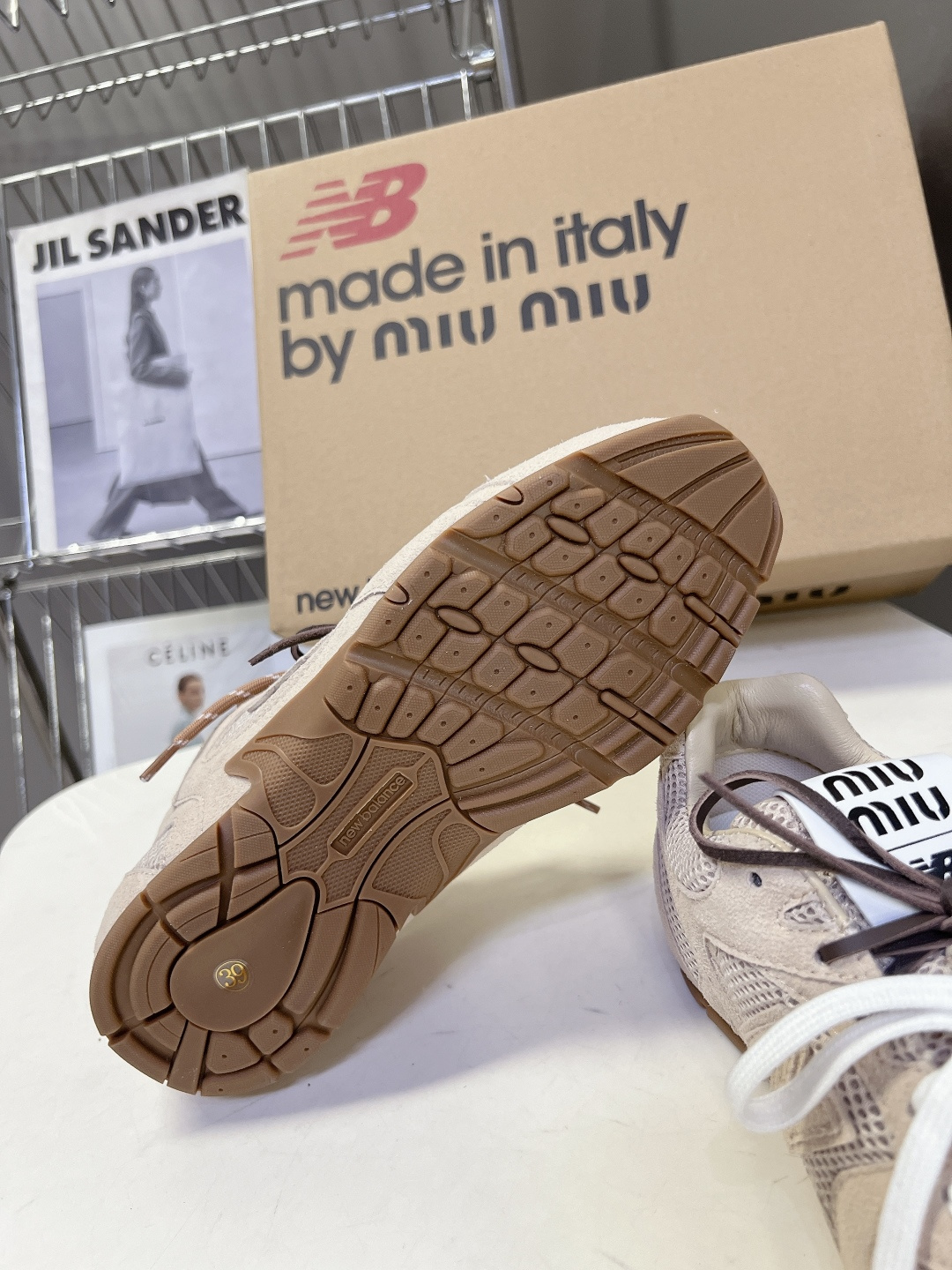 Miu Miu✖️New Balance 联名系列运动鞋、各大品牌都热衷于跨界联名、缪缪这次联名诚意满满