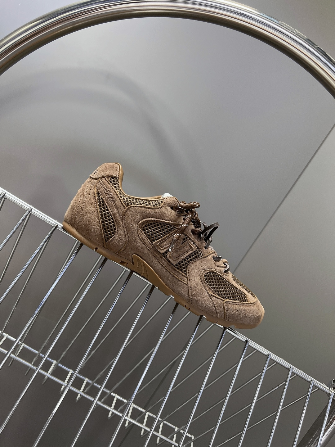 Miu Miu✖️New Balance 联名系列运动鞋、各大品牌都热衷于跨界联名、缪缪这次联名诚意满满