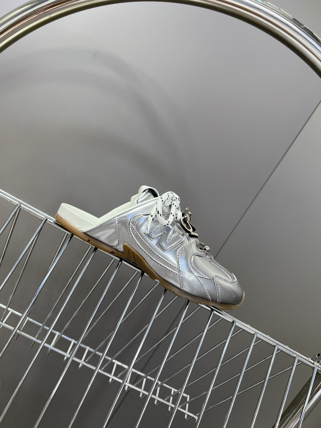 Miu Miu✖️New Balance 联名系列运动鞋、各大品牌都热衷于跨界联名、缪缪这次联名诚意满满