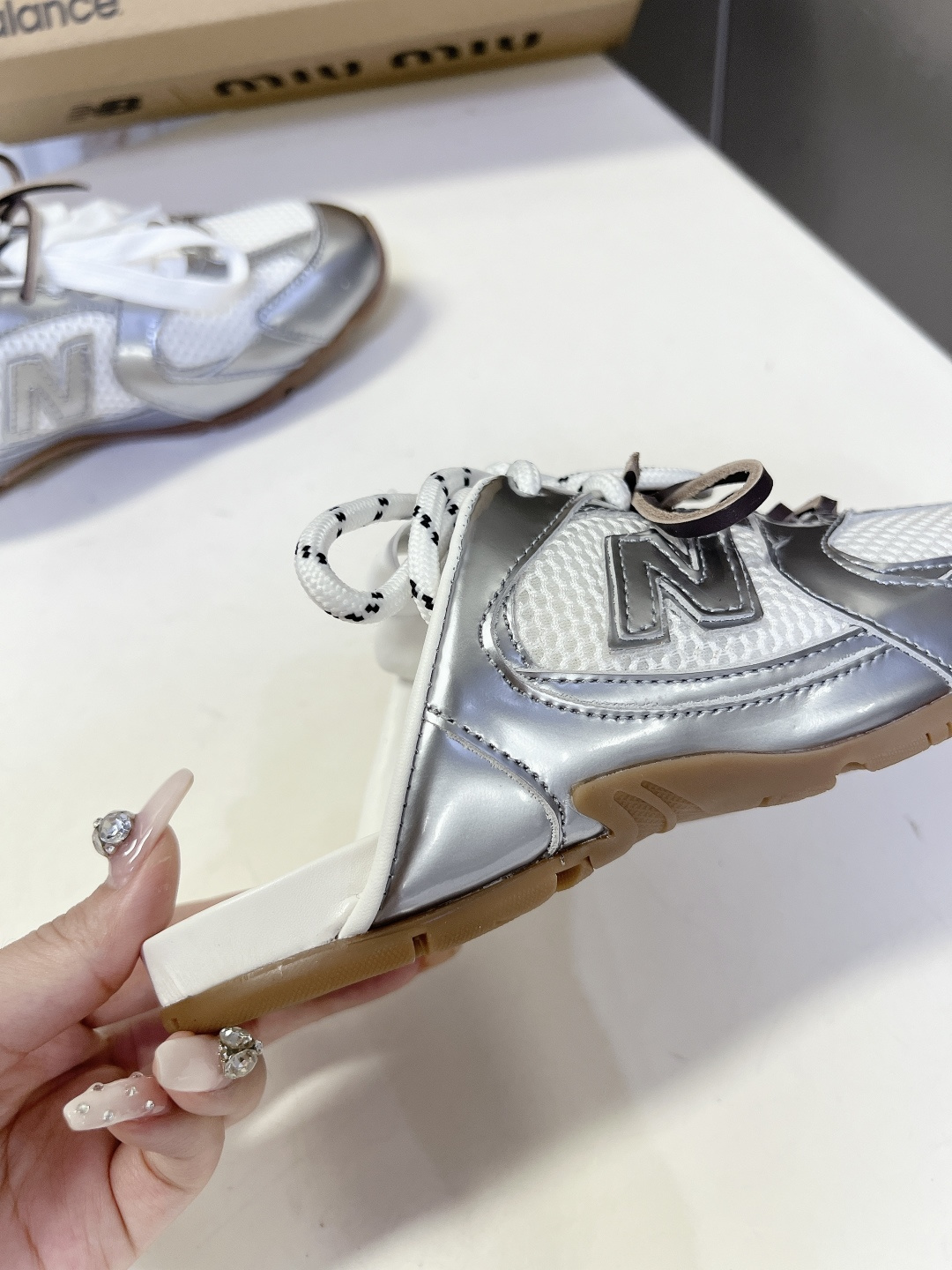 Miu Miu✖️New Balance 联名系列运动鞋、各大品牌都热衷于跨界联名、缪缪这次联名诚意满满