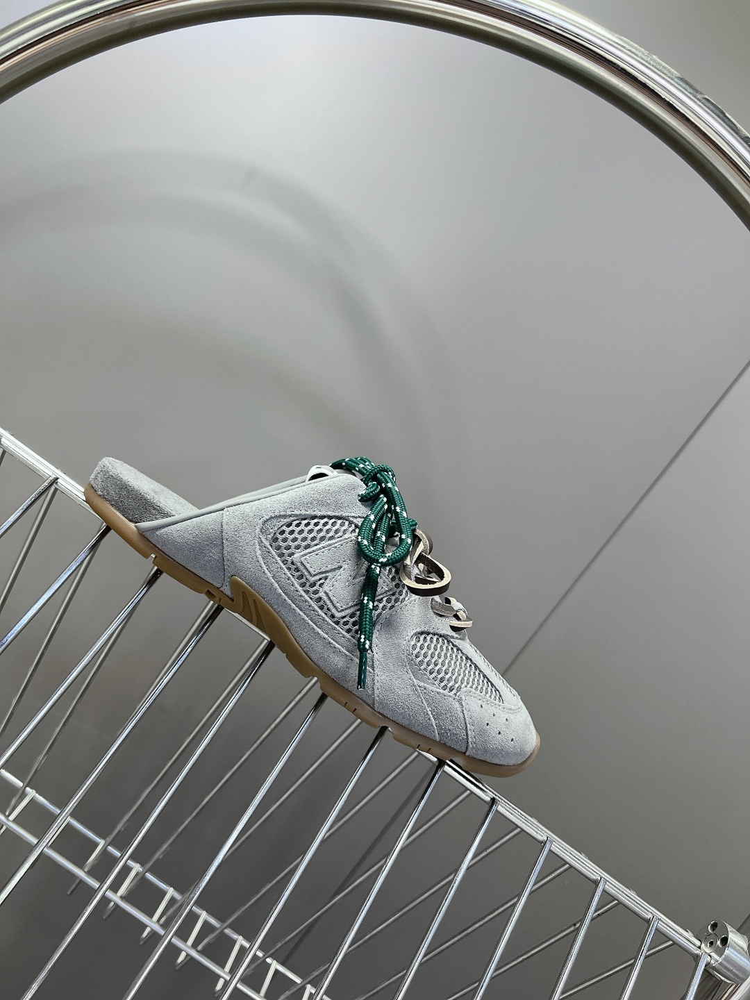 Miu Miu✖️New Balance 联名系列运动鞋、各大品牌都热衷于跨界联名、缪缪这次联名诚意满满