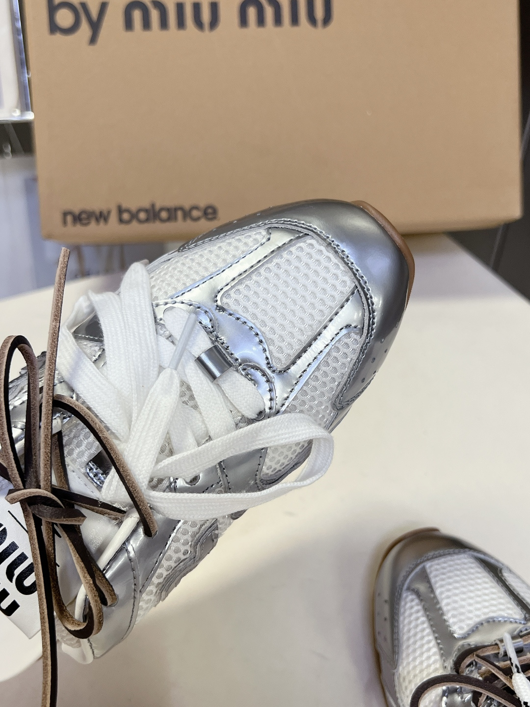Miu Miu✖️New Balance 联名系列运动鞋、各大品牌都热衷于跨界联名、缪缪这次联名诚意满满