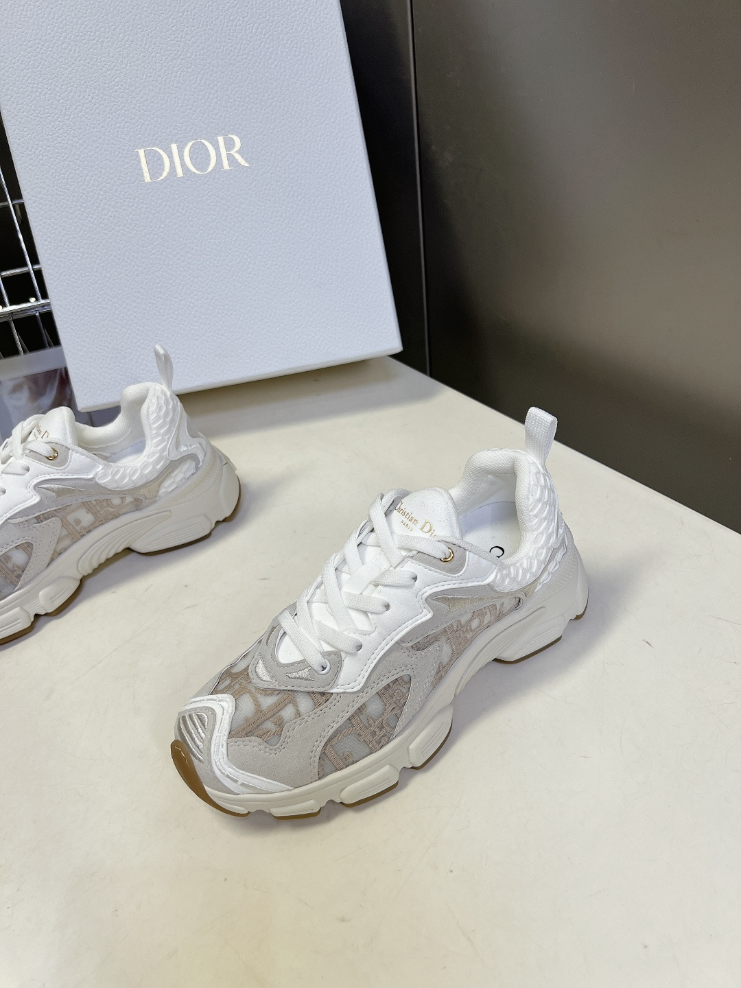 Dior迪奥春夏最新款Chrono系列运动鞋太古汇RMB9200购入开发 这款Dior chrono运动