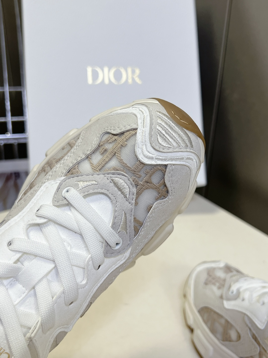Dior迪奥春夏最新款Chrono系列运动鞋太古汇RMB9200购入开发 这款Dior chrono运动