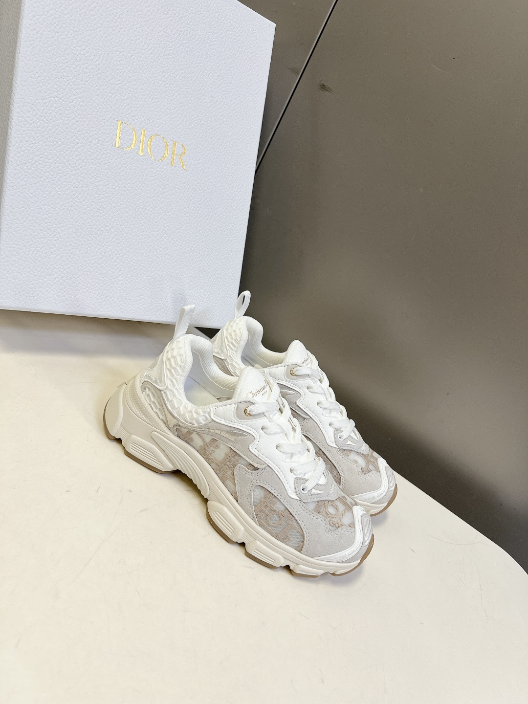 Dior迪奥春夏最新款Chrono系列运动鞋太古汇RMB9200购入开发 这款Dior chrono运动