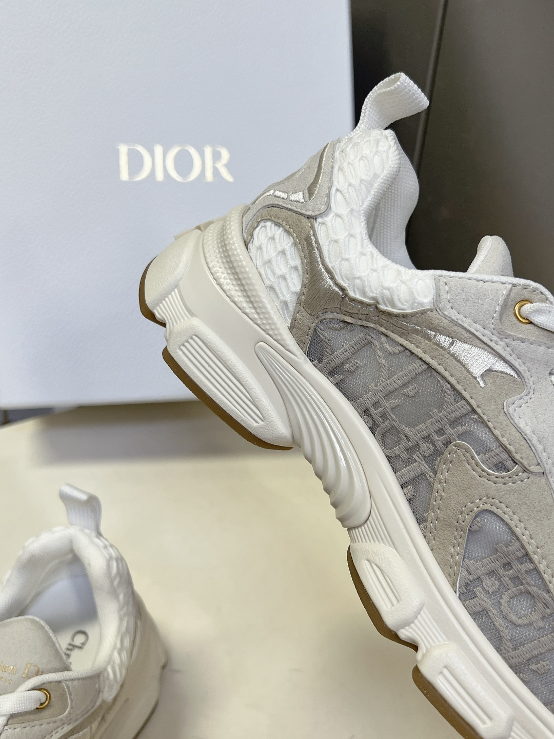 Dior迪奥春夏最新款Chrono系列运动鞋太古汇RMB9200购入开发 这款Dior chrono运动