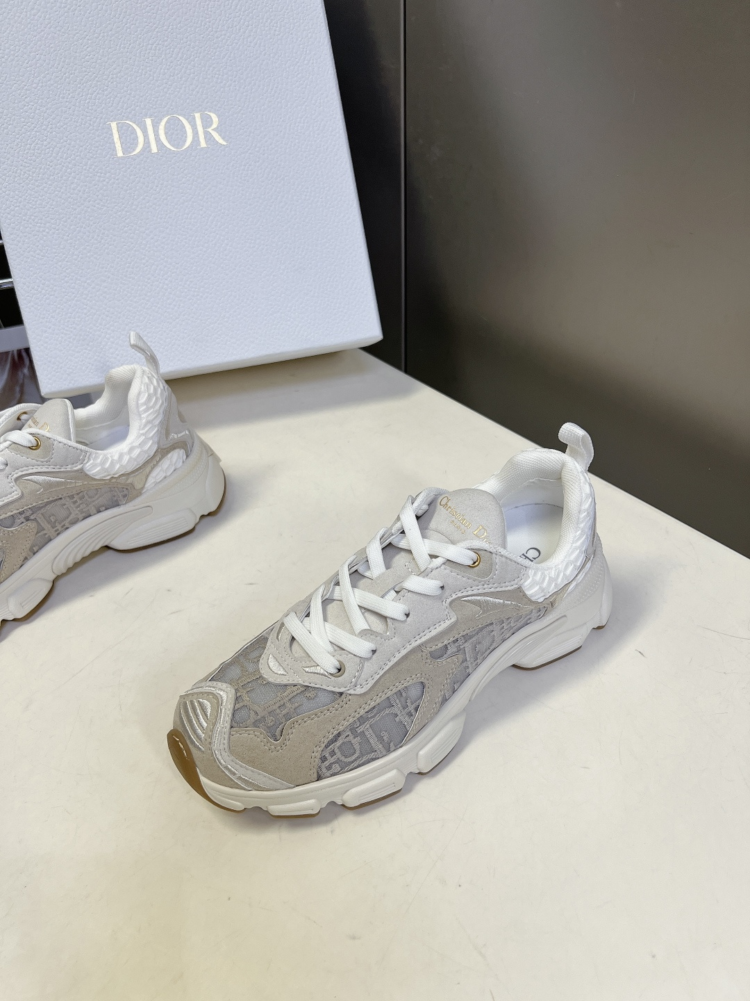Dior迪奥春夏最新款Chrono系列运动鞋太古汇RMB9200购入开发 这款Dior chrono运动