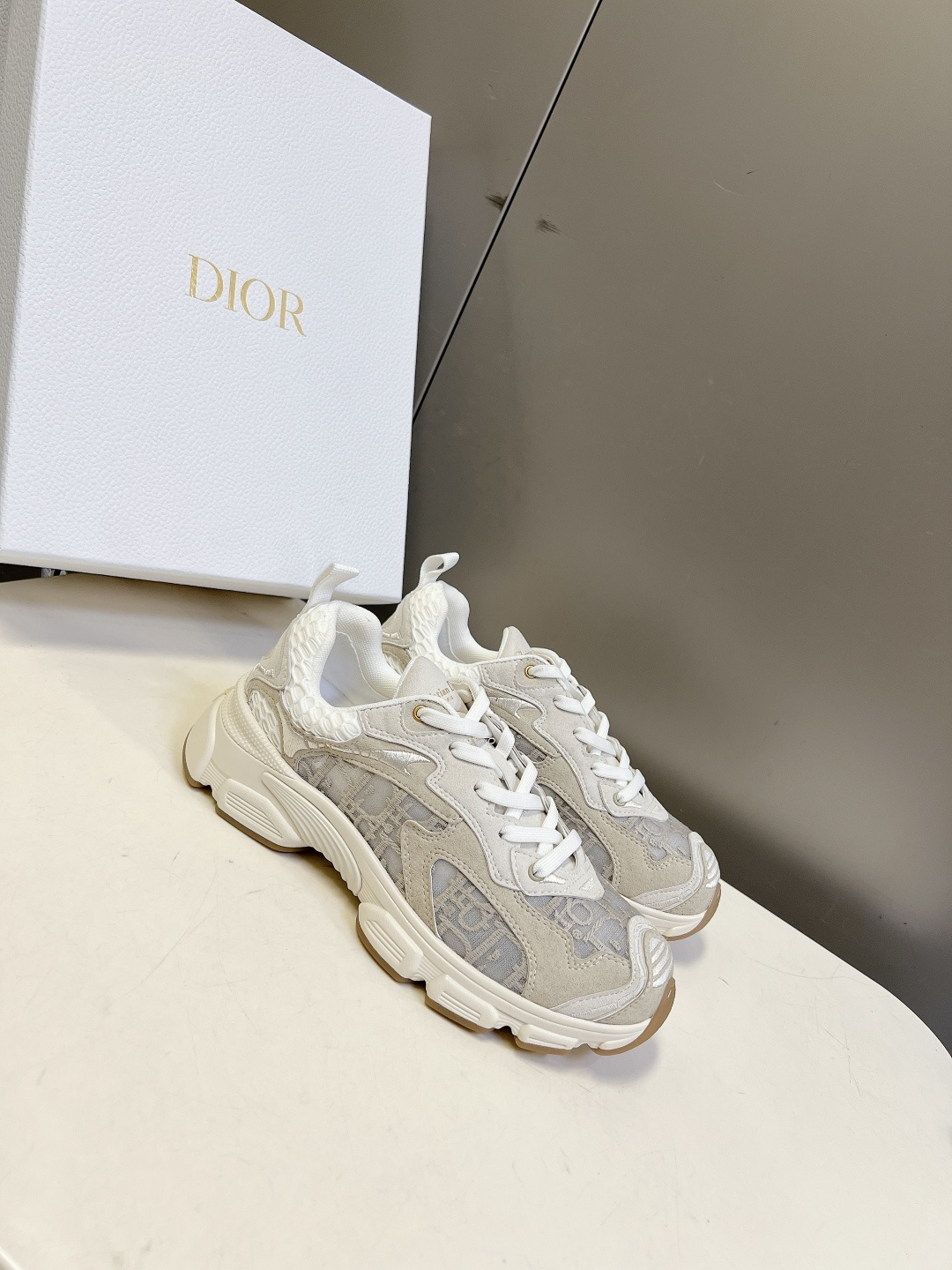 Dior迪奥春夏最新款Chrono系列运动鞋太古汇RMB9200购入开发 这款Dior chrono运动