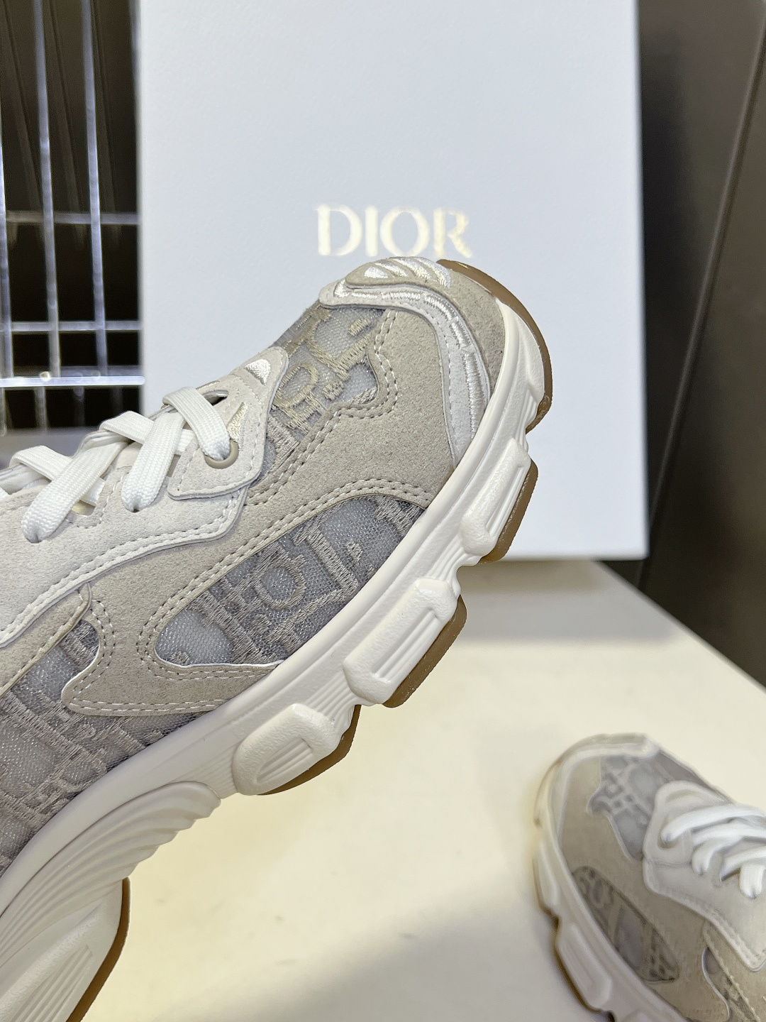 Dior迪奥春夏最新款Chrono系列运动鞋太古汇RMB9200购入开发 这款Dior chrono运动