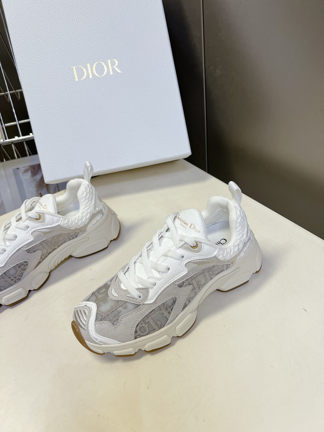 Dior迪奥春夏最新款Chrono系列运动鞋太古汇RMB9200购入开发 这款Dior chrono运动