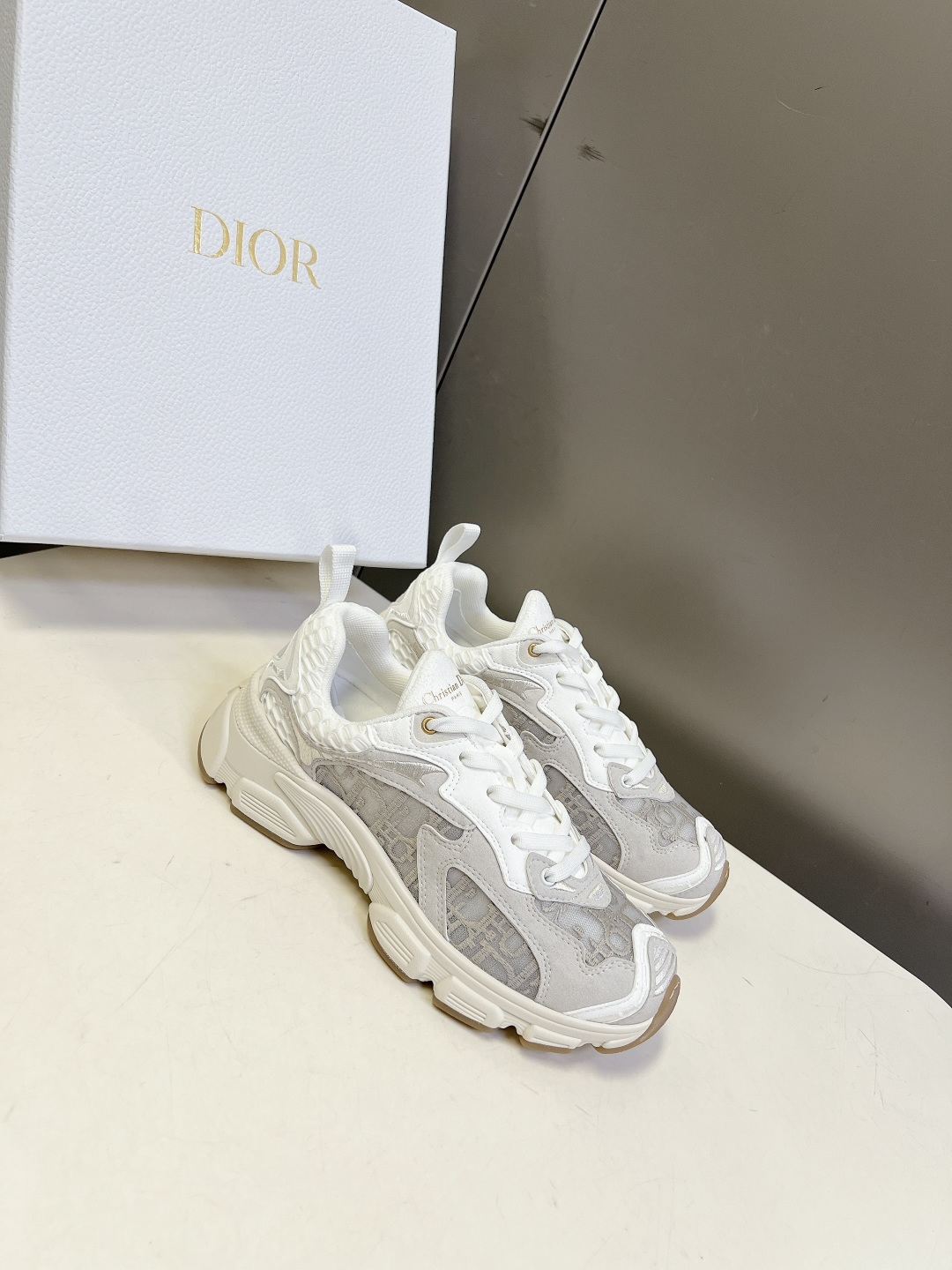 Dior迪奥春夏最新款Chrono系列运动鞋太古汇RMB9200购入开发 这款Dior chrono运动
