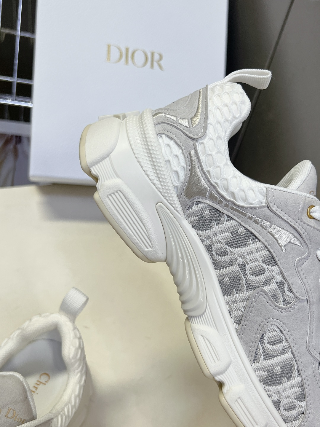 Dior迪奥春夏最新款Chrono系列运动鞋太古汇RMB9200购入开发 这款Dior chrono运动