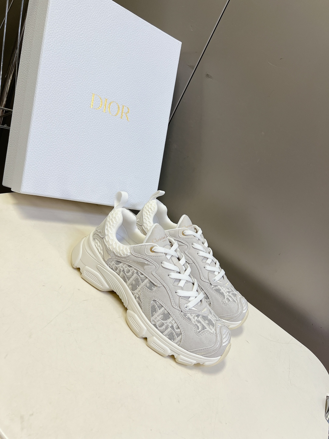 Dior迪奥春夏最新款Chrono系列运动鞋太古汇RMB9200购入开发 这款Dior chrono运动