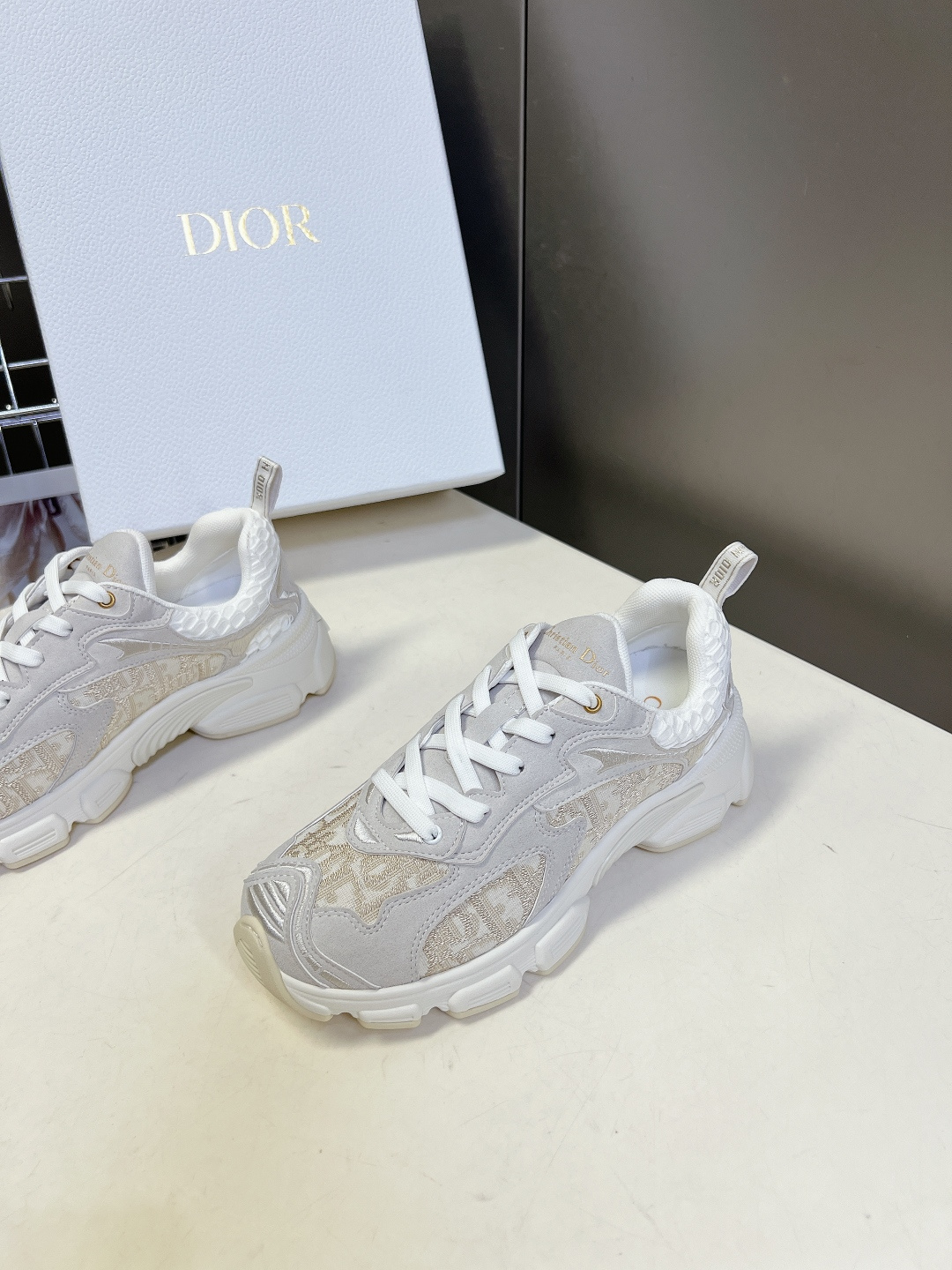Dior迪奥春夏最新款Chrono系列运动鞋太古汇RMB9200购入开发 这款Dior chrono运动