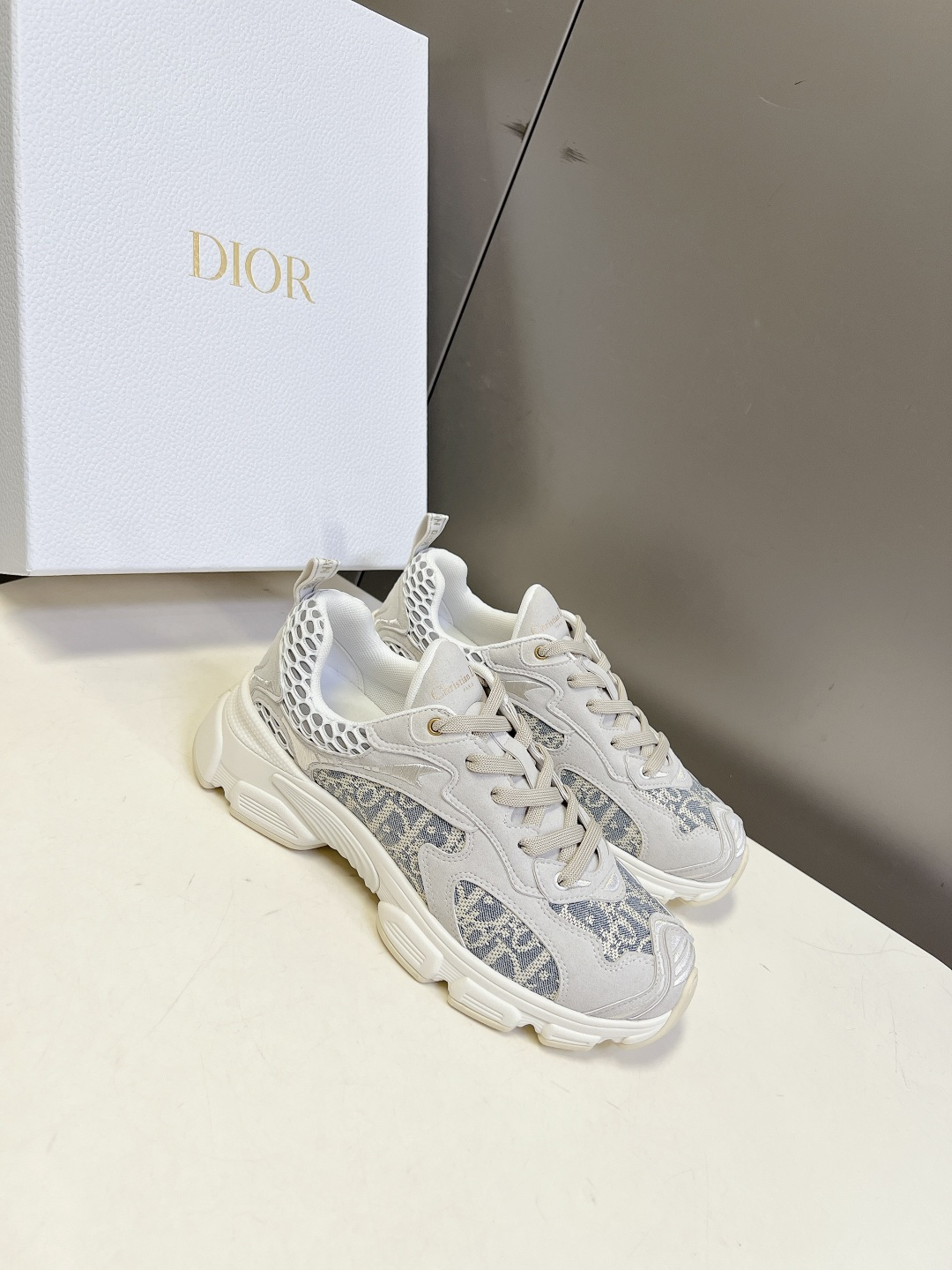Dior迪奥春夏最新款Chrono系列运动鞋太古汇RMB9200购入开发 这款Dior chrono运动