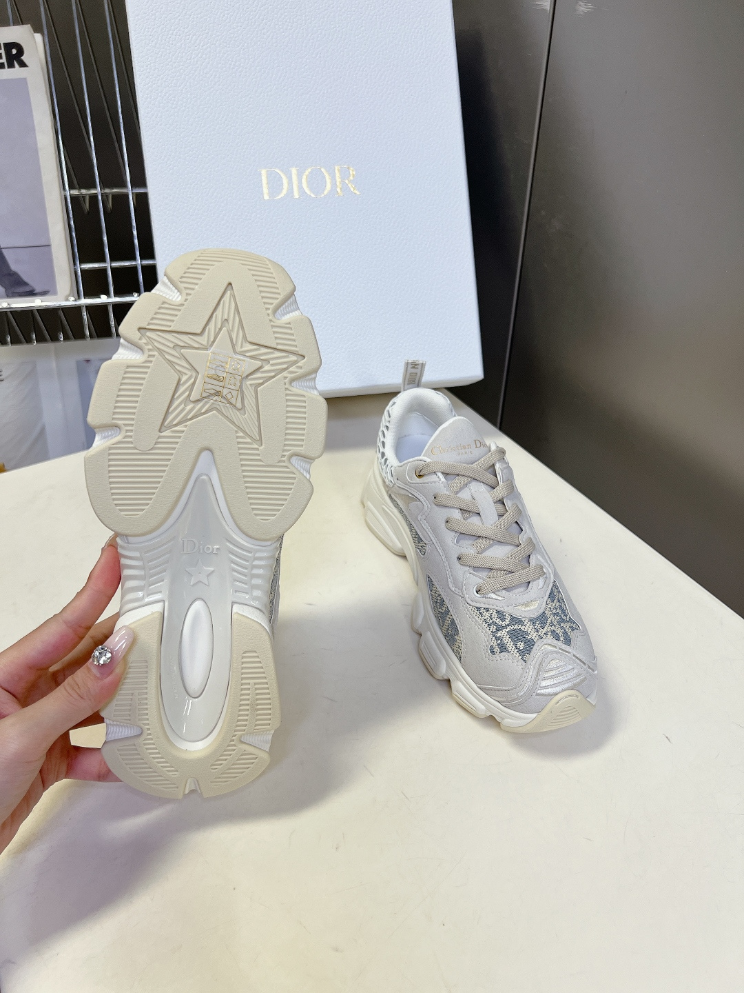 Dior迪奥春夏最新款Chrono系列运动鞋太古汇RMB9200购入开发 这款Dior chrono运动