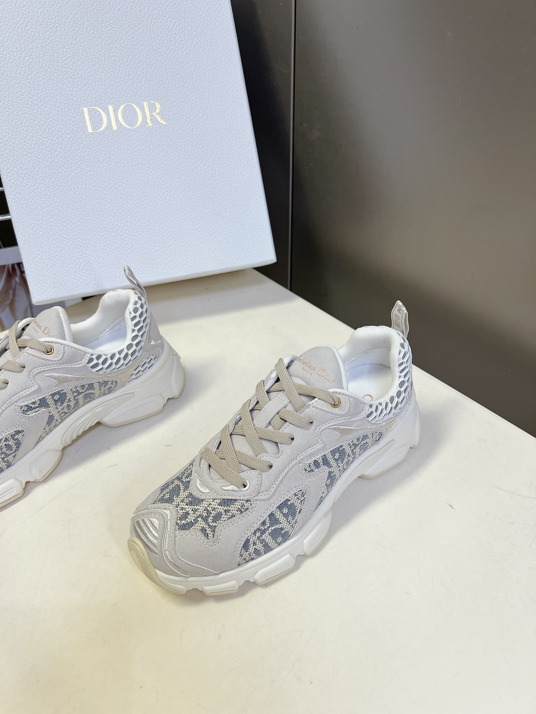 Dior迪奥春夏最新款Chrono系列运动鞋太古汇RMB9200购入开发 这款Dior chrono运动